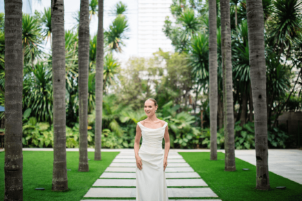 Noiva em mini wedding ao ar livre