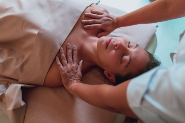 Relaxamento profundo com massagem no Grand Hyatt RJ