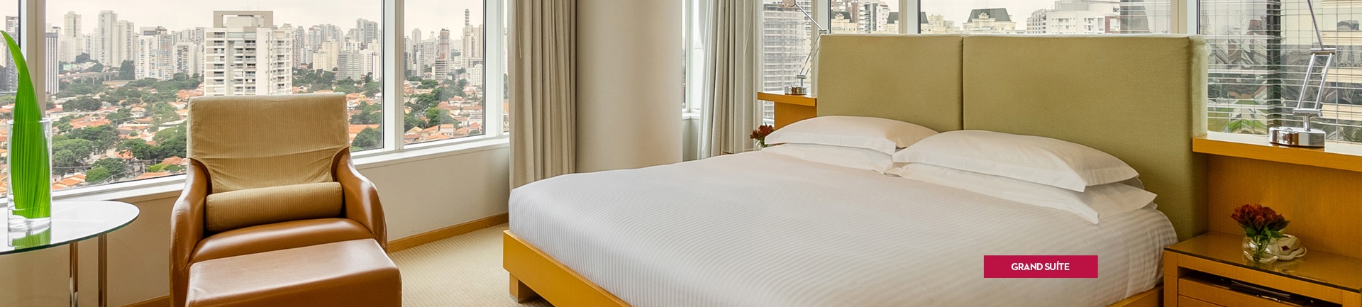 Quarto suíte de luxo de hotel 5 estrelas do Grand Hyatt São Paulo com vista para a ponte estaiada